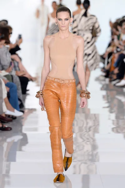 Look 12